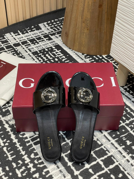 GC 25s flat sandals black patent leather
