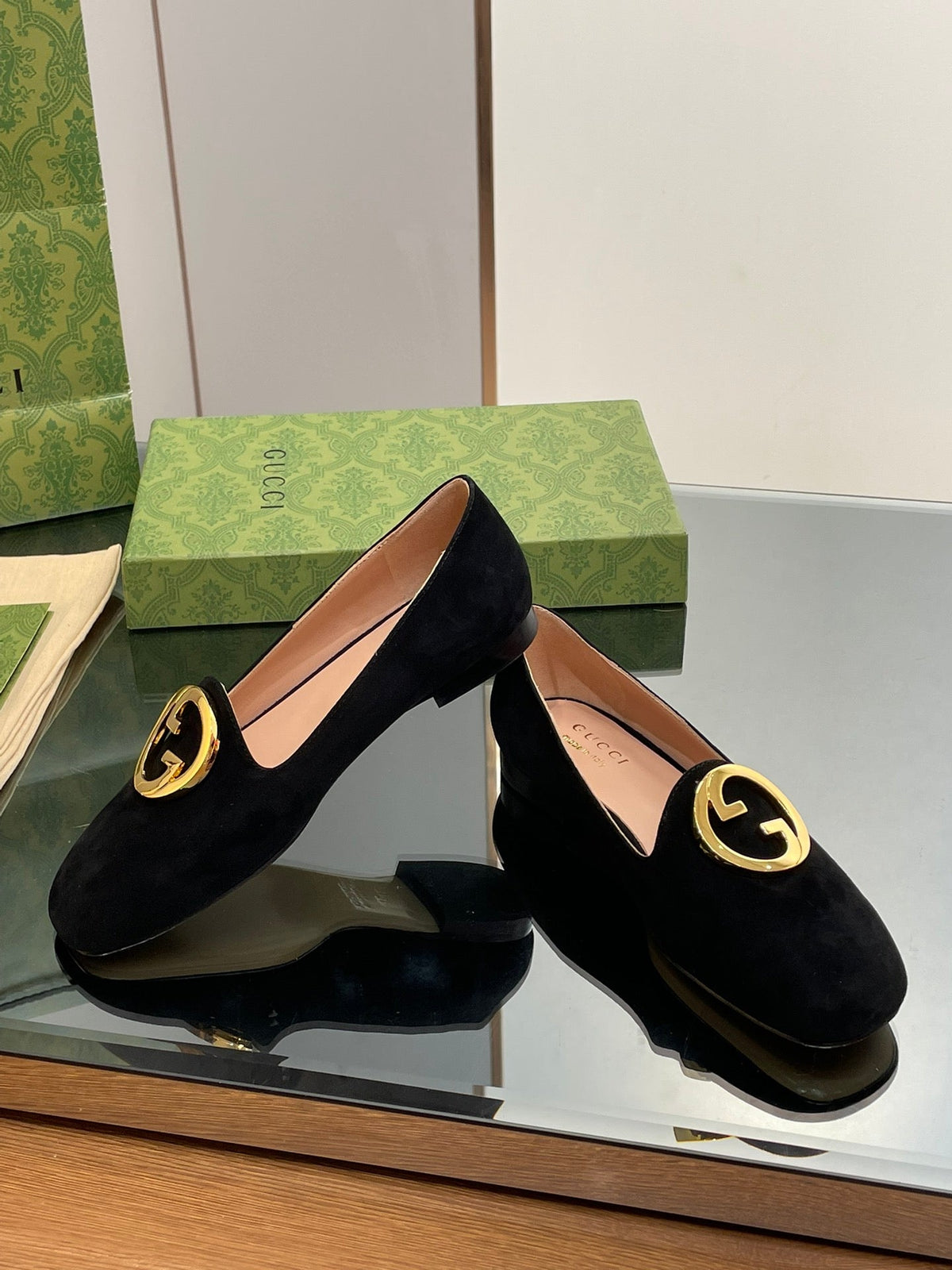 BLONDIE LOGO-PLAQUE LOAFERS IN BLACK SUEDE