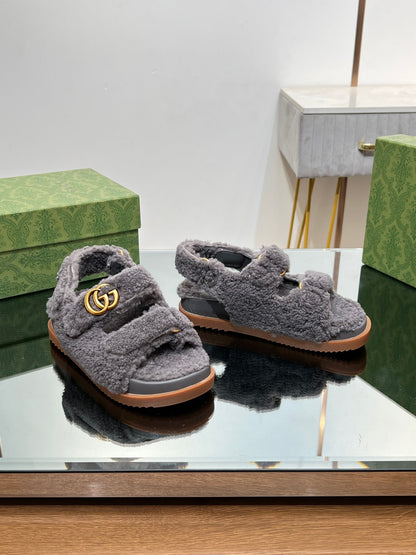 DAD SANDALS IN DARK GRAY FLEECE