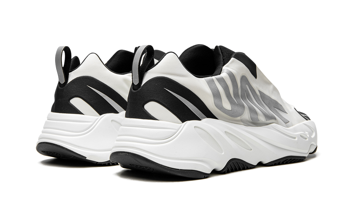 Yeezy 700 MNVN "Laceless Analog" IG4798